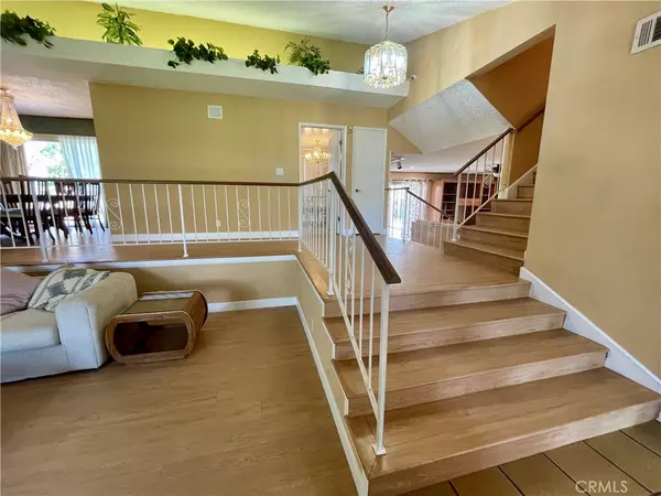Downey, CA 90241,10524 Casanes AVE
