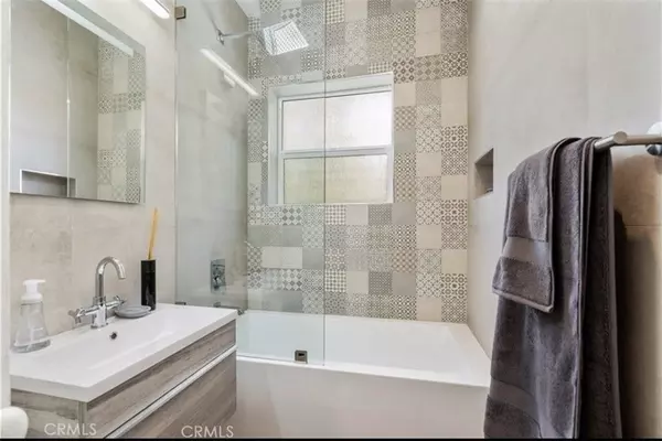 Long Beach, CA 90802,325 W 3rd Street