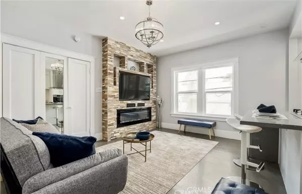 Long Beach, CA 90802,325 W 3rd Street