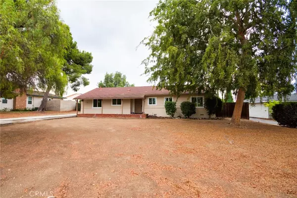 Fullerton, CA 92835,910 W Valencia Mesa