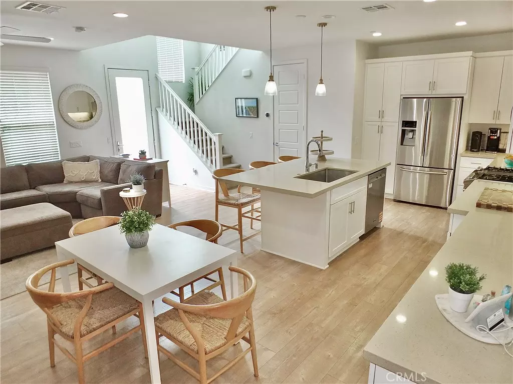 Lake Forest, CA 92630,69 Prominence