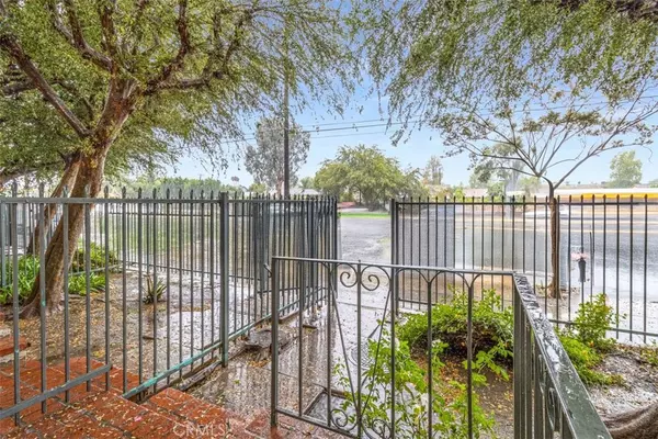 Northridge, CA 91325,17041 17041 Roscoe Blvd. #4