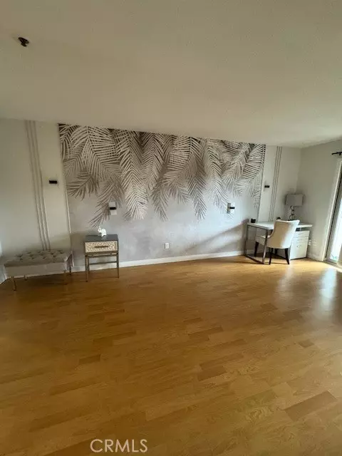 Newport Beach, CA 92663,260 Cagney LN #106