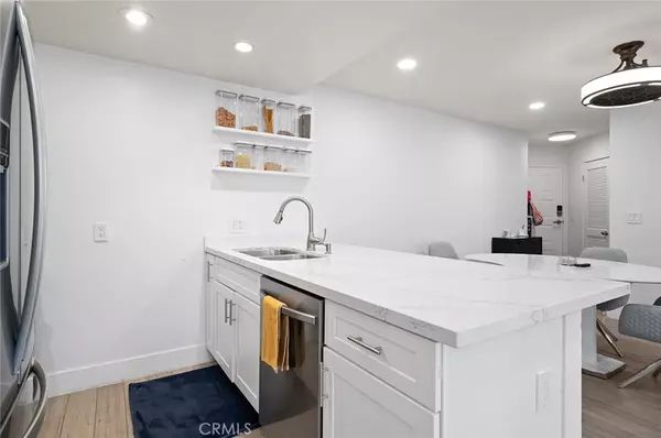 Long Beach, CA 90802,327 Chestnut AVE #102