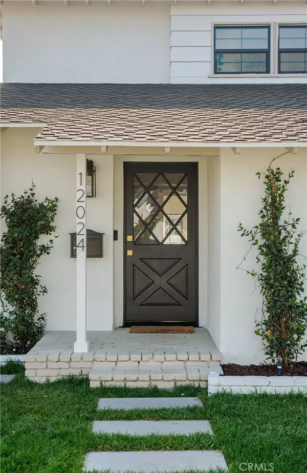 Downey, CA 90242,12024 Parrot