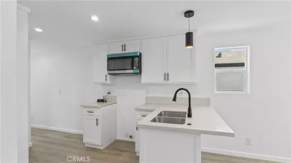 Los Angeles, CA 90059,1563 E 119th