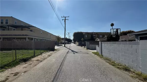 Lakewood, CA 90715,20723 Elaine