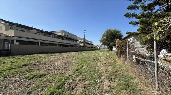 Lakewood, CA 90715,20723 Elaine