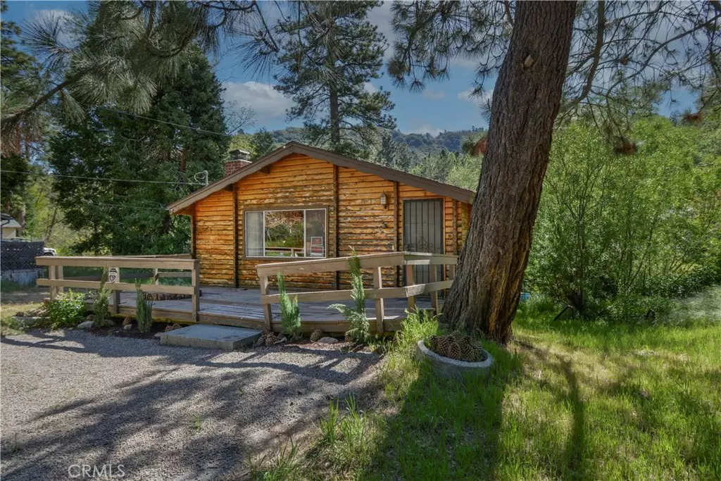 Crestline, CA 92325,527 Valley DR