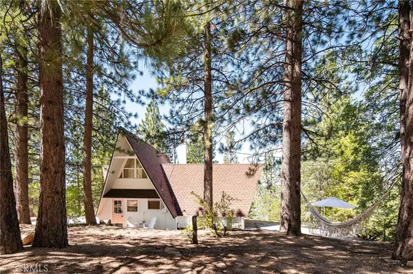 30653 Live Oak DR, Running Springs, CA 92382