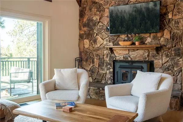 Lake Arrowhead, CA 92352,889 Sandalwood DR