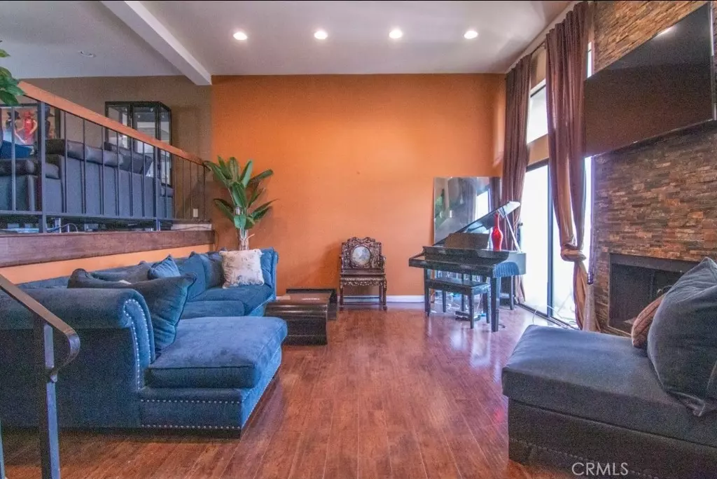 Compton, CA 90220,881 W Raymond ST