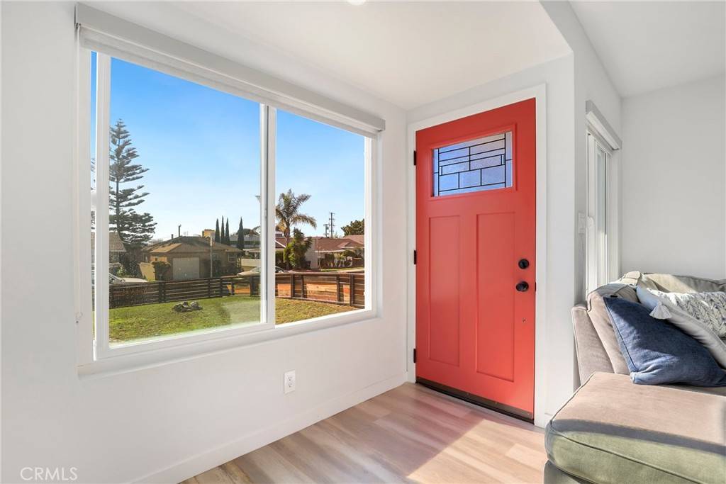 Hawthorne, CA 90250,5127 W 141st ST