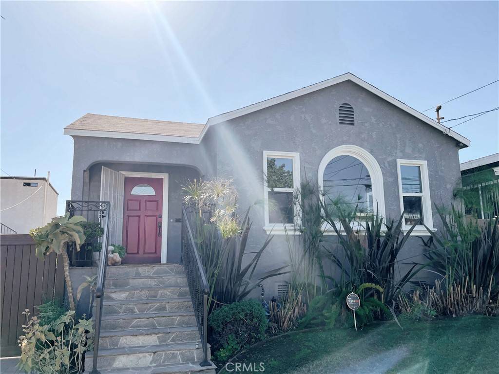 951 W Crestwood AVE, San Pedro, CA 90731