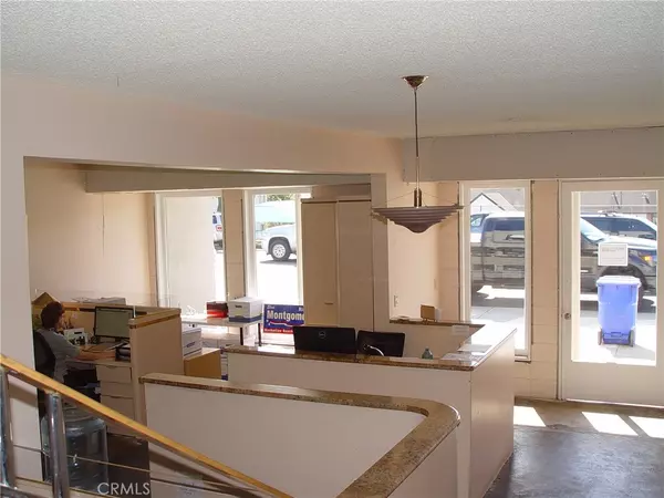 Manhattan Beach, CA 90266,905 Manhattan Beach BLVD