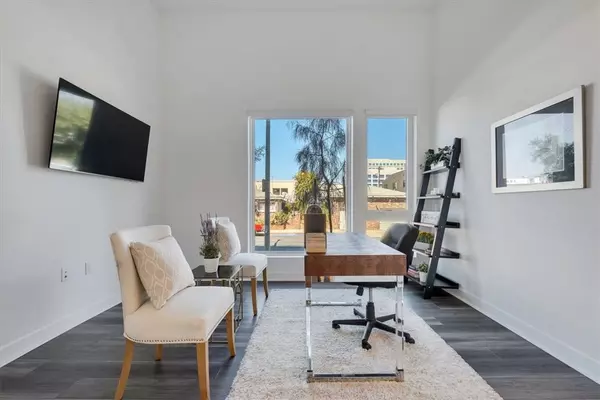 San Pedro, CA 90731,275 W 8th ST