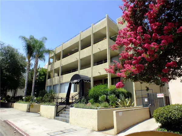 5339 Newcastle AVE #103, Encino, CA 91316