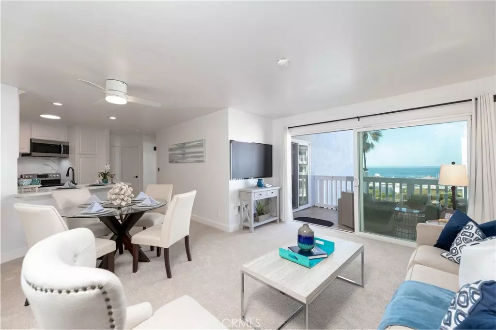 Redondo Beach, CA 90277,660 The Village #306