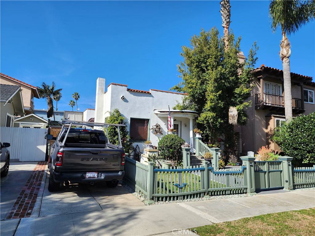 Redondo Beach, CA 90277,627 S Broadway