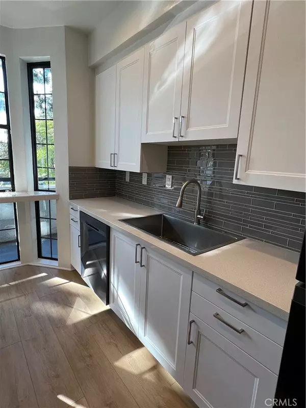 Los Angeles, CA 90025,12211 Idaho AVE #101