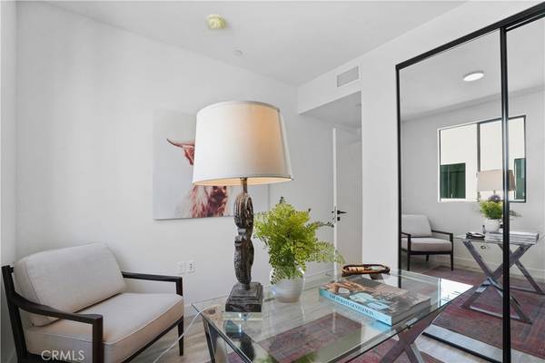 Van Nuys, CA 91411,6720 N Royce