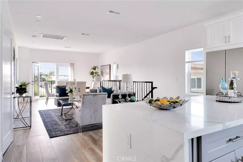 Lawndale, CA 90260,4131 1/2 163rd