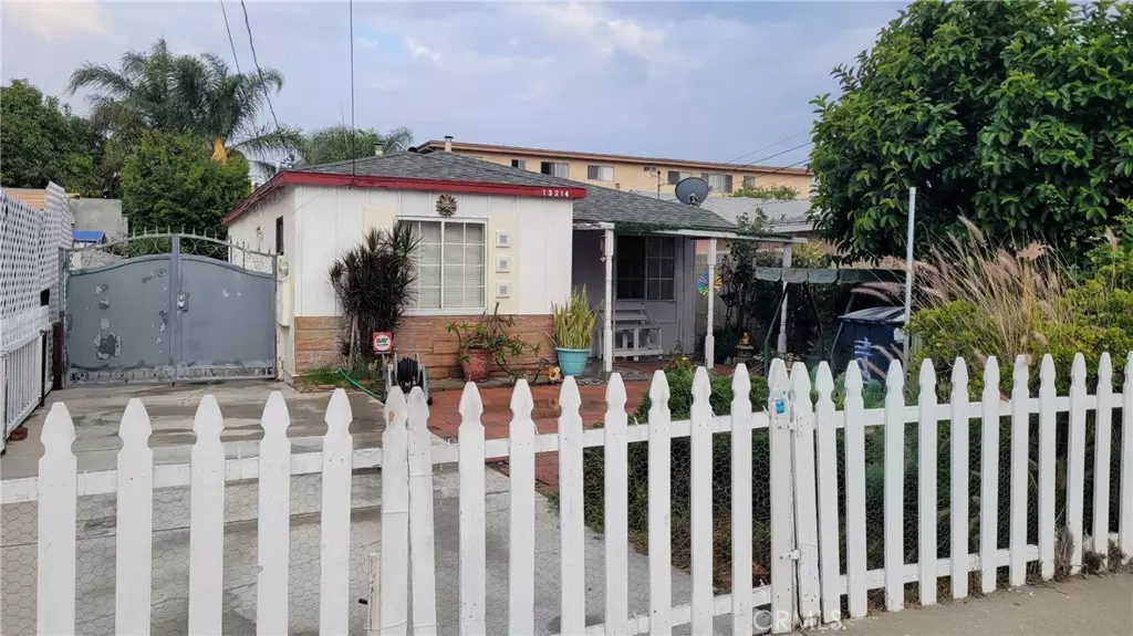 Hawthorne, CA 90250,13214 Roselle AVE