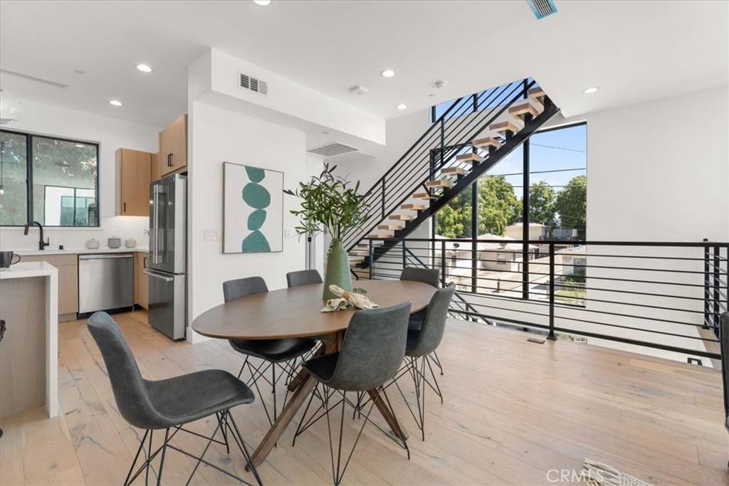 5736 N Canvas CT, North Hollywood, CA 91601