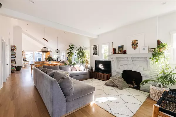 Los Angeles, CA 90018,3620 3rd AVE