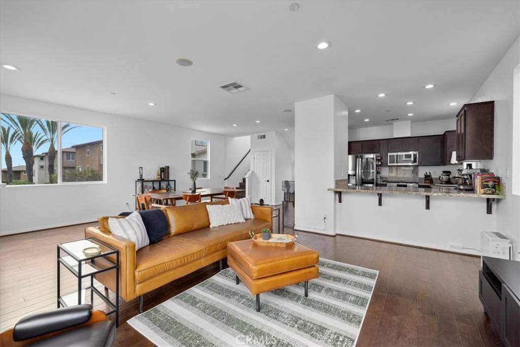 1515 Mission LN, Los Angeles, CA 90047