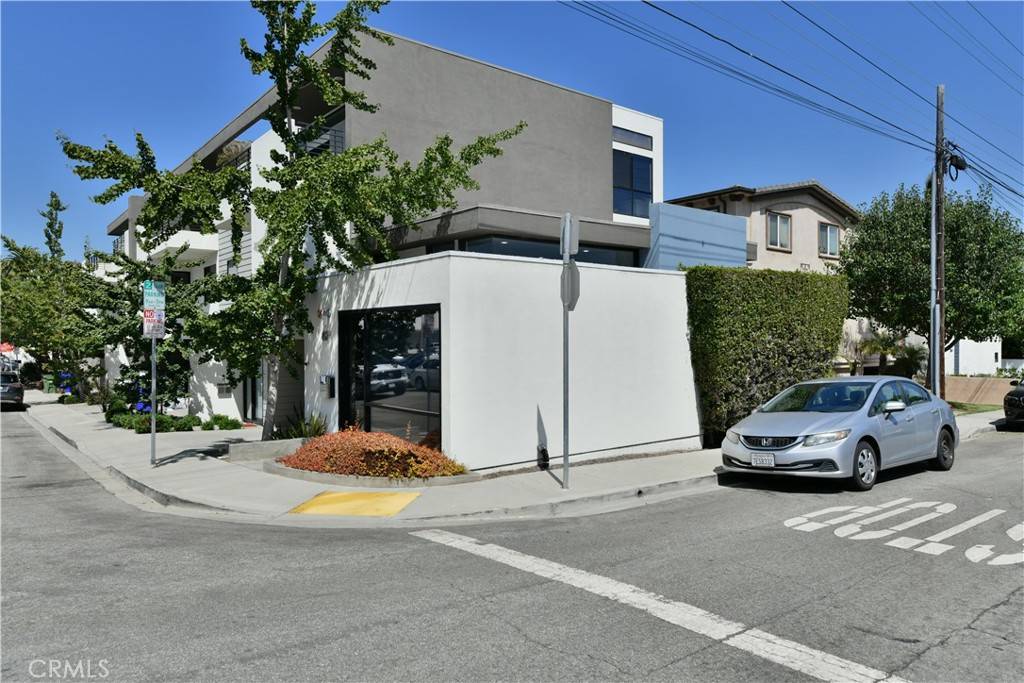 Manhattan Beach, CA 90266,627 Aviation WAY