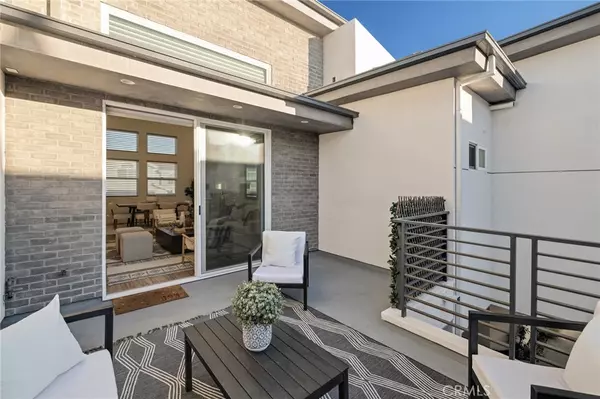 Redondo Beach, CA 90278,2715 Carnegie LN #B