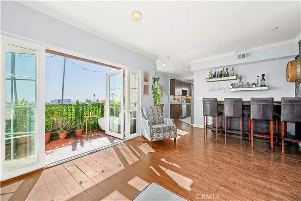 Los Angeles, CA 90028,5633 Carlton WAY #501