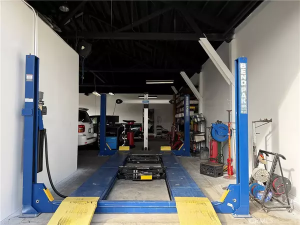 Lomita, CA 90717,25807 Walnut ST