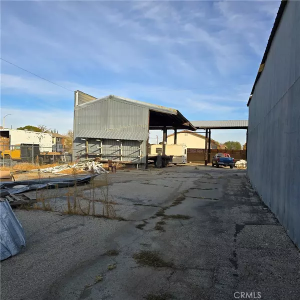 Lancaster, CA 93536,5041 Columbia WAY