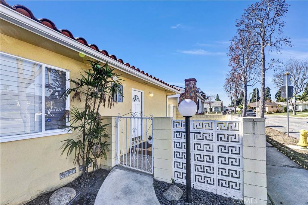 Inglewood, CA 90301,266 Regent CIR