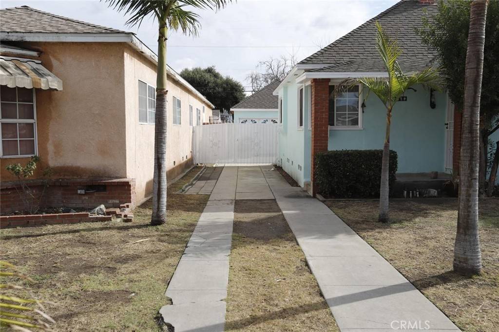 South Gate, CA 90280,10514 Bowman AVE