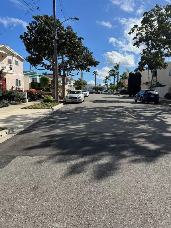 Redondo Beach, CA 90277,214 Camino Real