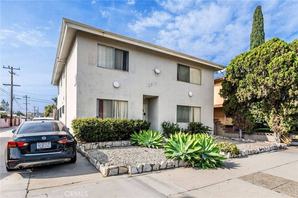Hawthorne, CA 90250,12717 Cranbrook AVE