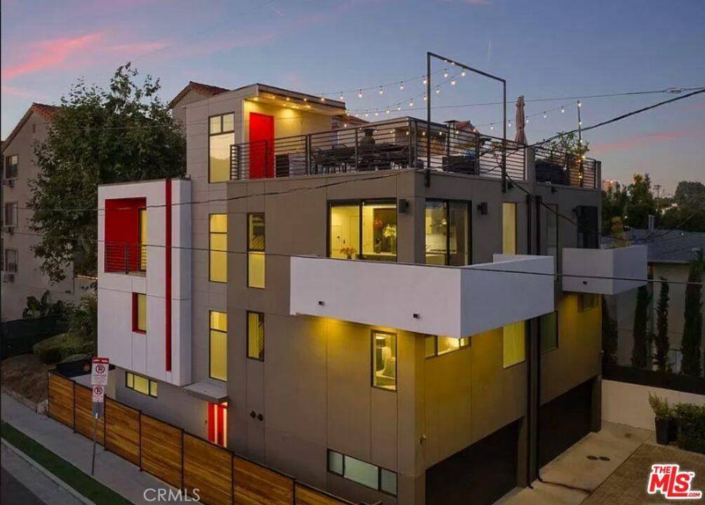 Los Angeles, CA 90028,1304 N Mansfield AVE