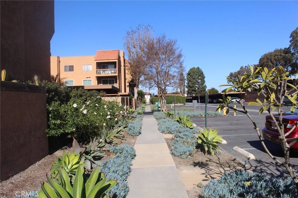 Huntington Beach, CA 92647,6600 Warner Avenue #142