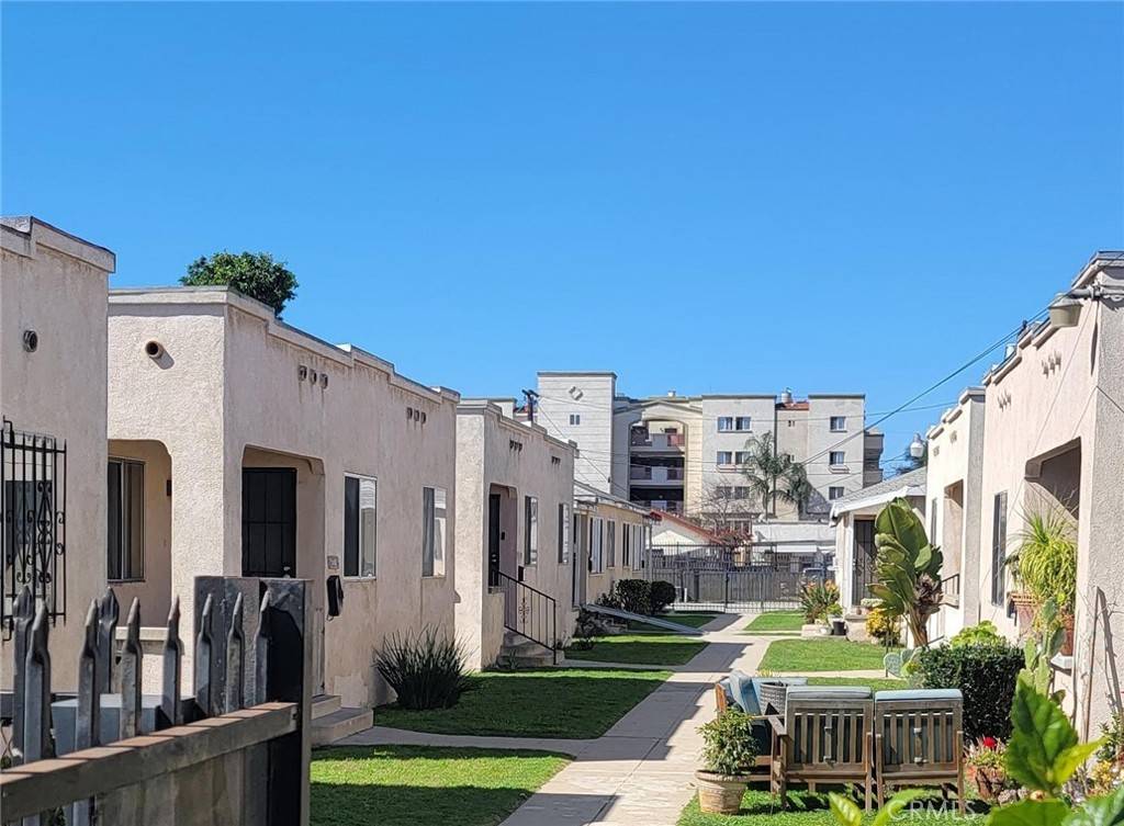 4217 Menlo AVE, Los Angeles, CA 90037