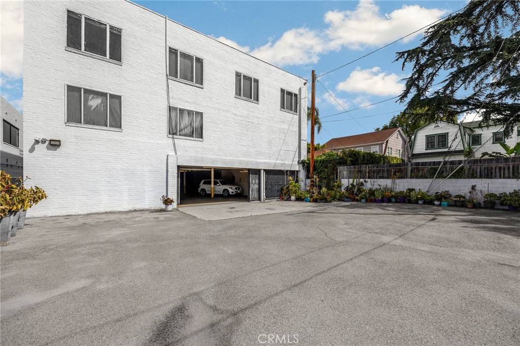 Los Angeles, CA 90010,4262 Wilshire BLVD