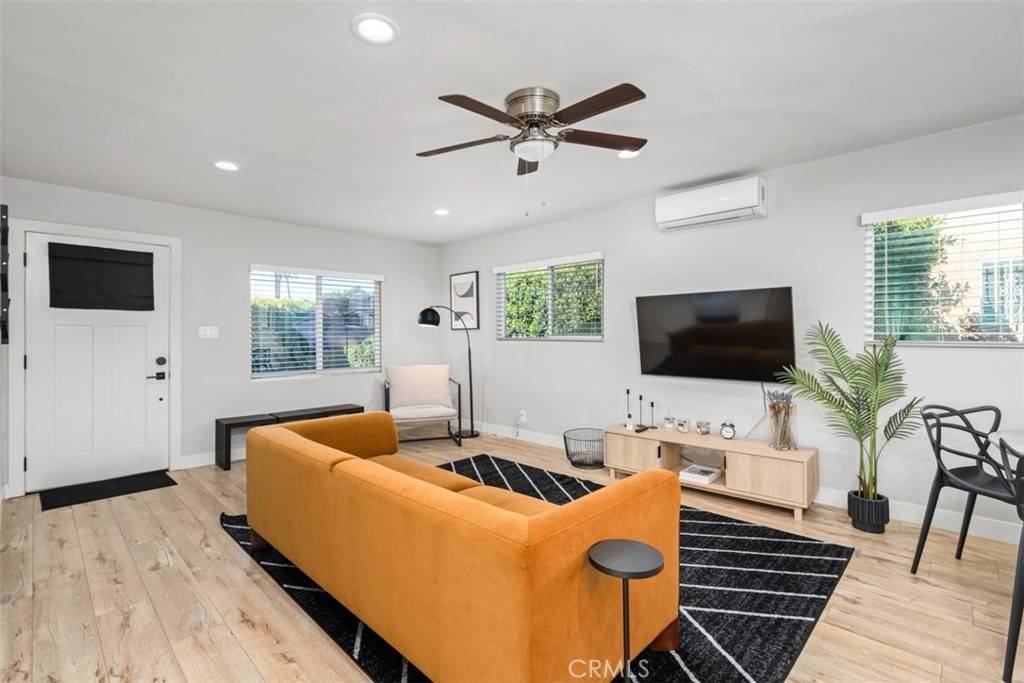 Los Angeles, CA 90047,1727 W 59th PL