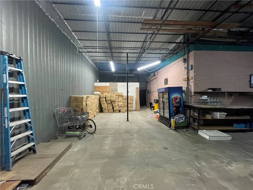 8273 S San Pedro, Los Angeles, CA 90003