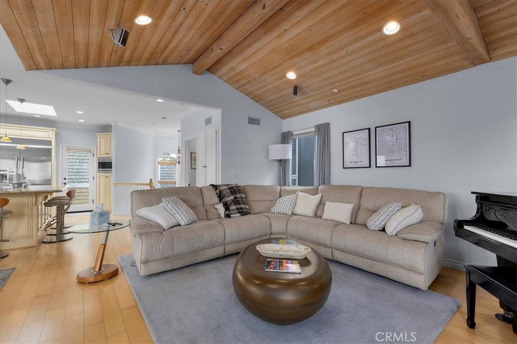 Manhattan Beach, CA 90266,437 23rd ST