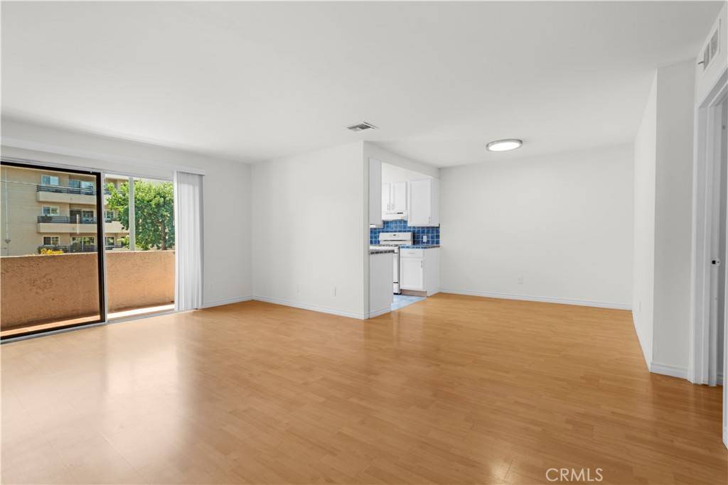 5055 Coldwater Canyon AVE #105, Sherman Oaks, CA 91423