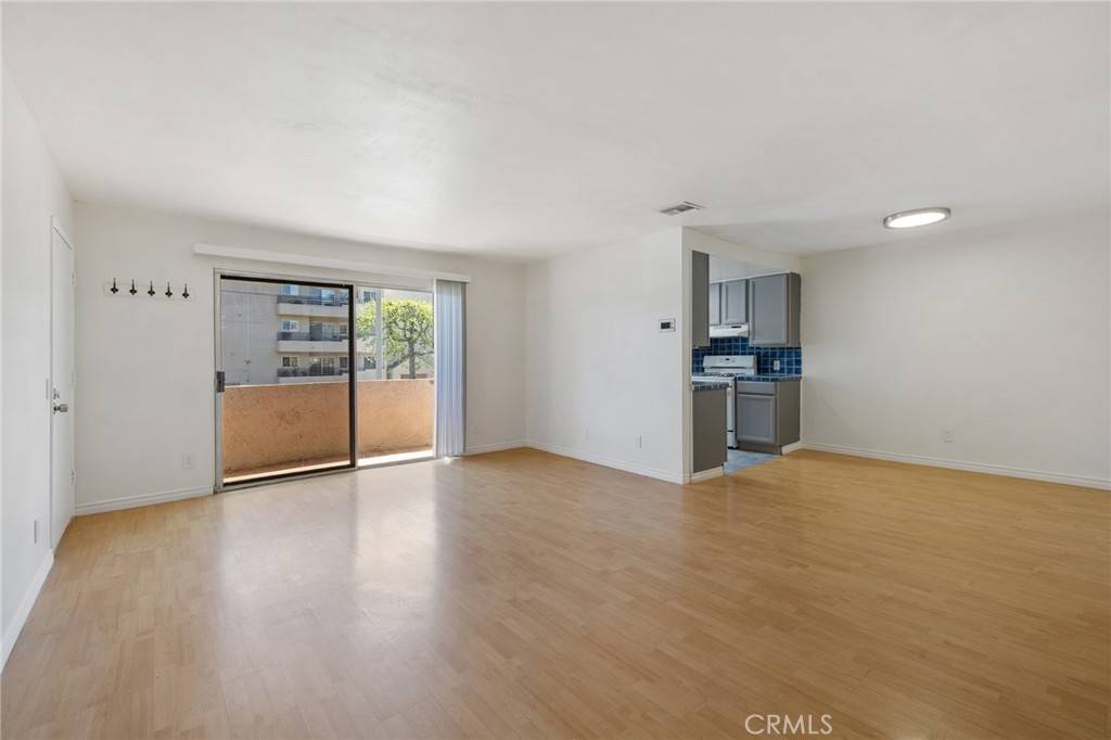 Sherman Oaks, CA 91423,5055 Coldwater Canyon AVE #105