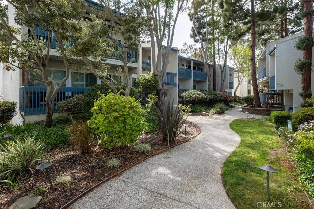 Redondo Beach, CA 90277,643 S Prospect Avenue #102