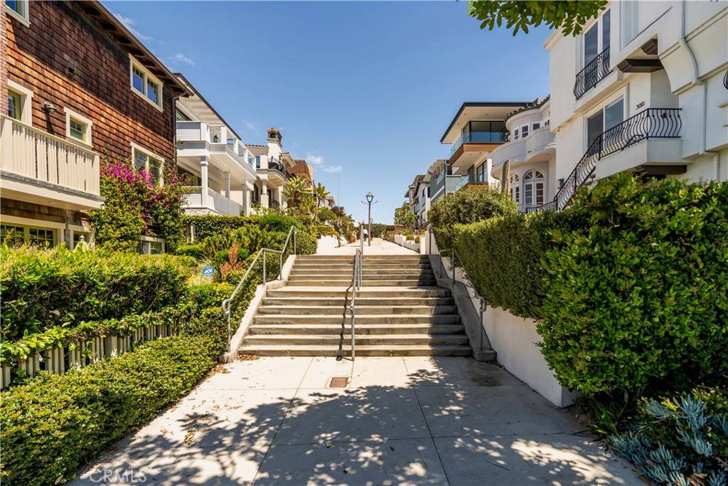 Manhattan Beach, CA 90266,300 19TH ST